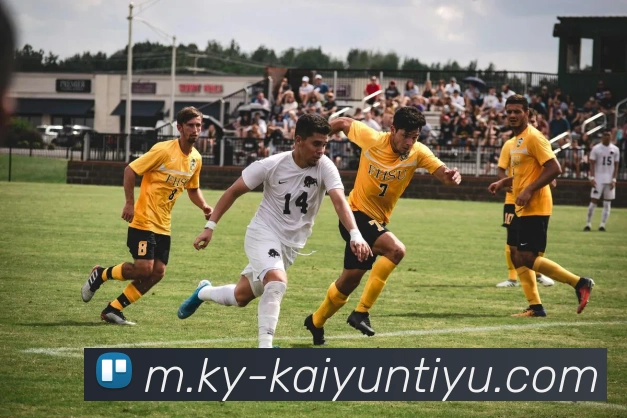 古加谈足协杯庆祝方式认为中国人情感表达相对冷淡缺乏热烈氛围