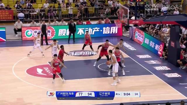 在关键时刻发挥出色，球队在比赛中力挽狂澜